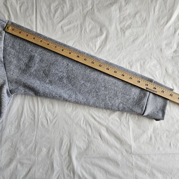 Disney Hoodie Womens 2X Gray Minnie Mouse Pullover No Pockets Fleece Lining LS - Picture 5 of 12